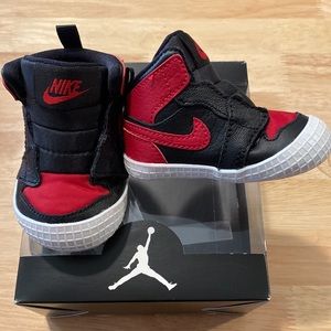 Baby Jordan 1 crib bootie